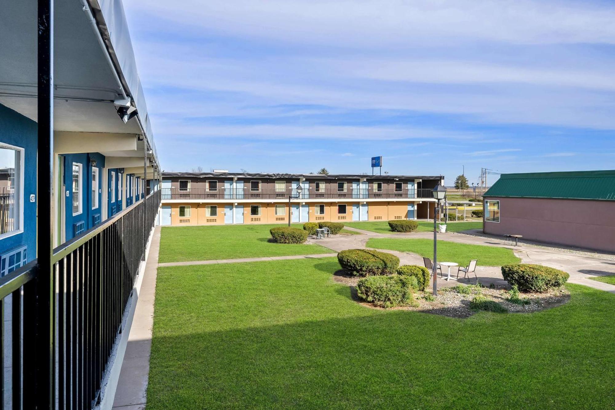 Hotel Econo 3*